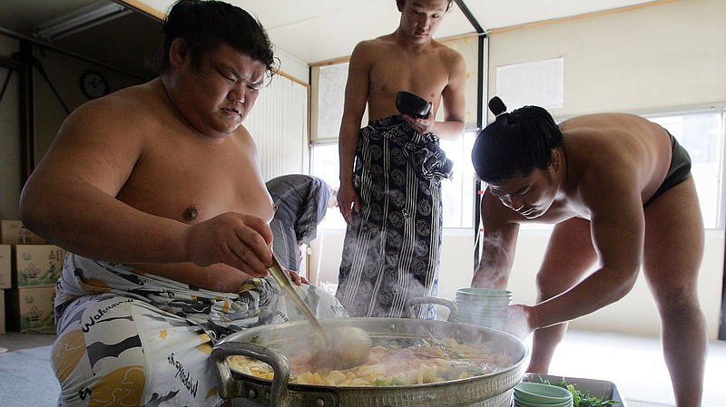 Mon lau ton hang can thit danh cho vo si sumo co gi dac biet 4